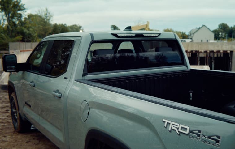 Tundra Fall Landing Page Sliding Rear Window Image